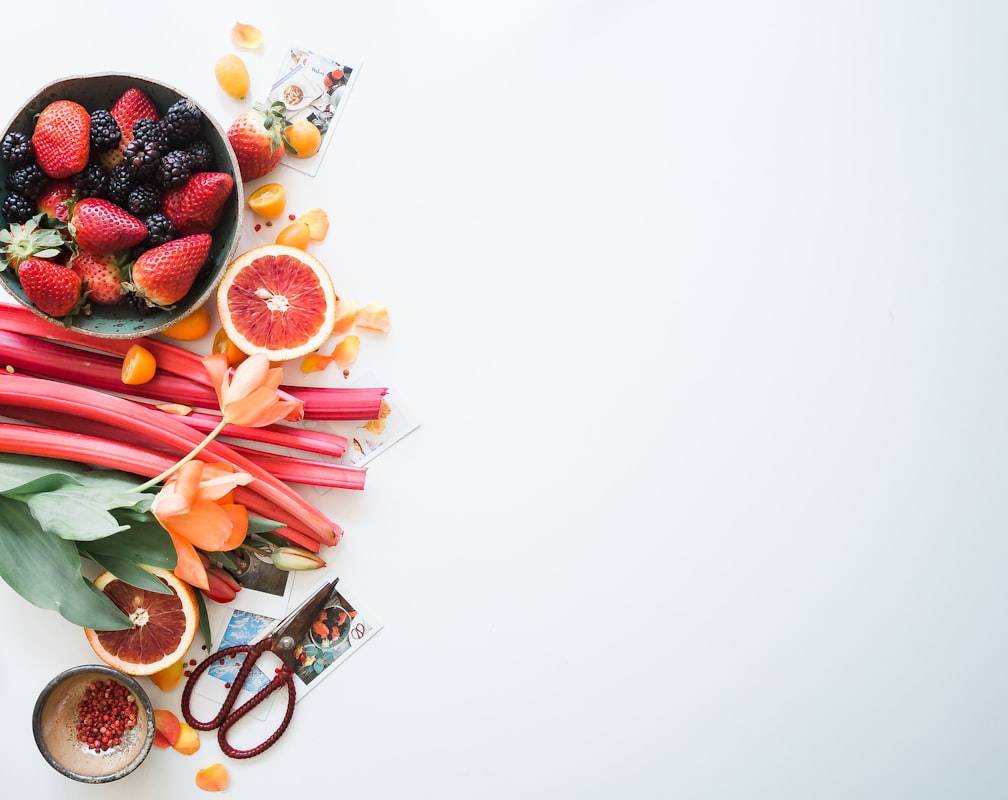 Nutritionist reviewing personalized diet plan with client